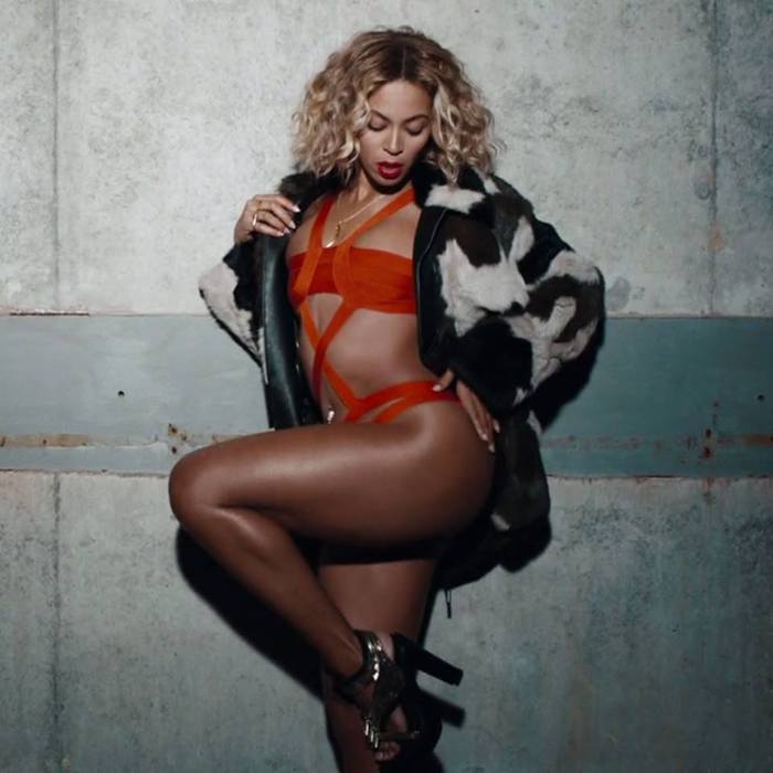 Beyonce shows off her flawless figure in sexiest holiday snaps ever